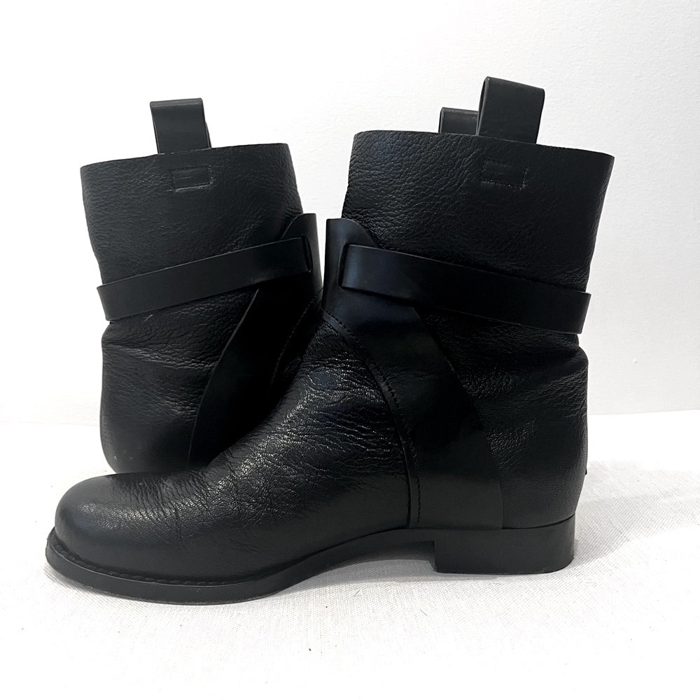 Chloe Black Leather Gold Buckle Ankle Moto Combat Flat Fur Pull On Boots 7 EU 37 - Picture 3 of 7